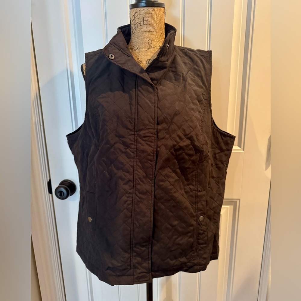 CJ Banks Black Quilted Vest in Size 1X. NWT